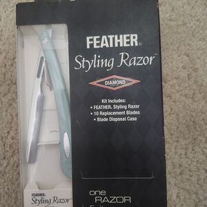 Feathers Styling Razor - Silver and Blue